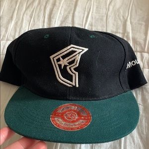 Famous snap back hat